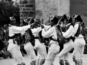 Paloteados en la plaza Blankoa.