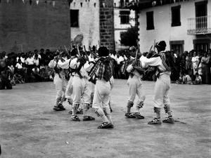 Paloteados en la plaza Blankoa.