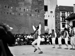 Paloteados en la plaza Blankoa.