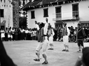 Paloteados en la plaza Blankoa.