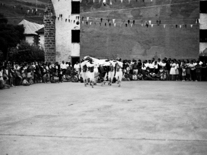 Paloteados en la plaza Blankoa.