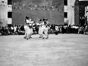 Paloteados en la plaza Blankoa.