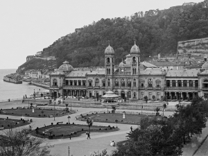 Kasino ohia eta egungo Udaletxea