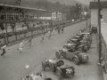 GRAN PREMIO DE ESPAÑA DE VEHICULOS SPORT. PILOTOS DIRIGIENDOSE CORRIENDO HACIA SUS COCHES EN LA SALIDA DE UNA CARRERA AUTOMOVILISTICA EN EL CIRCUITO DE LASARTE. (Foto 1/1)