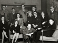 GRUPO DE ACTORES DE RADIO SAN SEBASTIAN EN UNA EMISORA. (Foto 3/3)