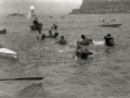 GRUPO DE BAÑISTAS CON FLOTADORES DURANTE LA CELEBRACION DE UNA COMPETICION EN LA BAHIA DE LA CONCHA. (Foto 3/5)