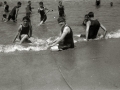 GRUPO DE BAÑISTAS EN LA PLAYA DE LA CONCHA. (Foto 1/10)