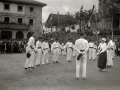 GRUPO DE DANTZARIS EN LA GOIKO PLAZA DE ANDOAIN. (Foto 5/7)