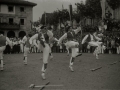 GRUPO DE DANTZARIS EN LA GOIKO PLAZA DE ANDOAIN. (Foto 6/7)