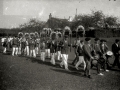 GRUPO DE  DANTZARIS Y TXISTULARIS ENTRE LOS QUE APARECE MARCIAL TELLETXEA. (Foto 1/1)