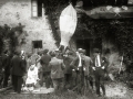 GRUPO DE HOMBRES EN EL BARRIO DE CARABEL. (Foto 6/6)