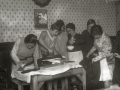 GRUPO DE MUJERES EN UNA EMPRESA DE CONFECCION DE ROPA. (Foto 4/8)