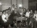 GRUPO DE MUJERES EN UNA EMPRESA DE CONFECCION DE ROPA. (Foto 6/8)