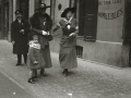 GRUPO DE MUJERES POSTULANTES POR LAS CALLES DE SAN SEBASTIAN. (Foto 6/20)