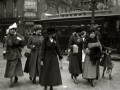 GRUPO DE MUJERES POSTULANTES POR LAS CALLES DE SAN SEBASTIAN. (Foto 8/20)