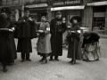 GRUPO DE MUJERES POSTULANTES POR LAS CALLES DE SAN SEBASTIAN. (Foto 16/20)