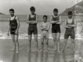 GRUPO DE NADADORES EN LA PLAYA DE LA CONCHA. (Foto 1/2)