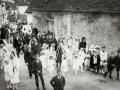 GRUPO DE NIÑOS PARTICIPANTES EN LA PROCESION DE LA SANTA CRUZ. (Foto 1/2)