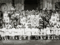 GRUPO DE NIÑOS PARTICIPANTES EN LA PROCESION DE LA SANTA CRUZ. (Foto 2/2)