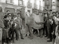 GRUPO DE PERSONAS DISFRAZADAS POR LAS CALLES DE SAN SEBASTIAN. (Foto 3/3)