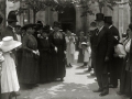 GRUPO DE PERSONAS EN LA PLAZA DEL BUEN PASTOR. (Foto 1/1)