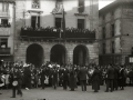 GRUPO DE PERSONAS POR LAS CALLES DE ORDIZIA. (Foto 3/3)