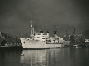 El barco Empire State amarrado en el puerto de Pasai Antxo