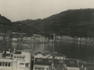 La bocana de Pasaia vista desde Buenavista. A la izquierda de la imagen Pasai San Pedro, y a la derecha, Pasai Donibane