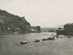 Vista de la entrada al puerto de Pasaia
