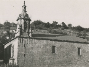 Vista sur-oeste de la iglesia San Pedro y su campanario