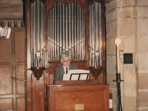 Concierto de órgano interpretado por José Manuel Azkue en la iglesia parroquial de San Pedro