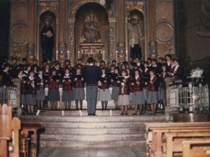 Actuación de la coral Oinarri de Errenteria, en la iglesia parroquial de San Pedro