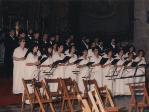 Actuación del Coro Illumbe en la iglesia parroquial de San Pedro