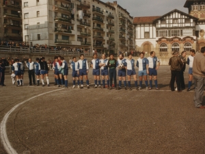 Uno de los dos equipos de fútbol que inauguró la zona deportiva