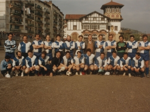Uno de los dos equipos de fútbol que inauguró la zona deportiva
