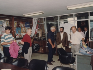 José Luis Ugarte y Xabier Portugal visitando las instalaciones de Donibaneko, en la plaza de Bizkaia