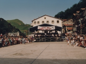 Concierto de la banda de música en la plaza Santiago durante el acto celebrado