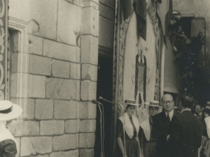 Discursos tras el descubrimiento de la placa de homenaje en la calle San Juan 76