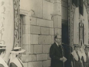 Discursos tras el descubrimiento de la placa de homenaje en la calle San Juan 76