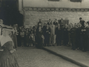 Discursos previos al descubrimiento de la placa de homenaje en la calle San Juan 76