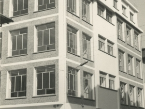 Las escuelas, vistas desde la calle Hamarretxeta, esquina con Gure Zumardia