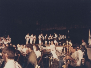 Fiesta celebrada, en la que la Orquesta de Pasaia y unos dantzaris ofrecen su actuación