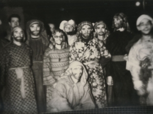 Grupo de chavales disfrazados de pajes de los Reyes Magos