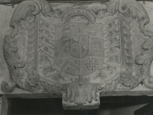 Escudo de armas colocado en la casa donde nació Blas de Lezo (calle San Pedro, 32)