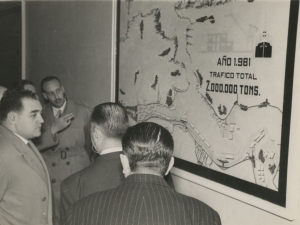 José María del Moral y otras autoridades visitando las instalaciones de la empresa Pysbe