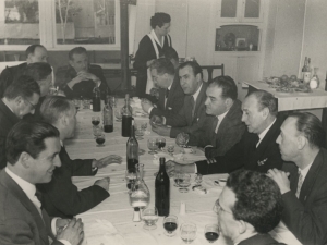 José María del Moral y otras autoridades comiendo tras la visita