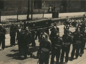 Cortejo fúnebre por la avenida de Navarra