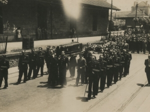 Cortejo fúnebre por la avenida de Navarra