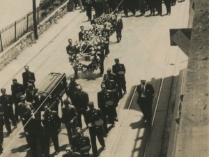 Cortejo fúnebre por la avenida de Navarra