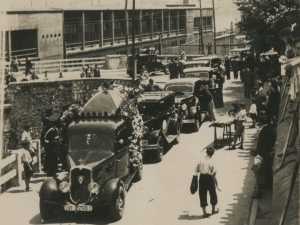 Cortejo fúnebre por la avenida de Navarra